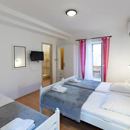 Tinka, No 8 * Starigrad Paklenica
