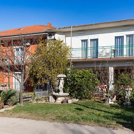 Tinka, No 8 Lejlighed Starigrad Paklenica