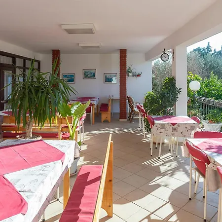 Tinka, No 8 Lejlighed Starigrad Paklenica